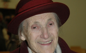 Franziska Jägerstätter 2010 bei einer Feier in Enns zum Gedenken an den Eintritt in den Dritten Orden des Hl. Franziskus. © Wallner_KIZ