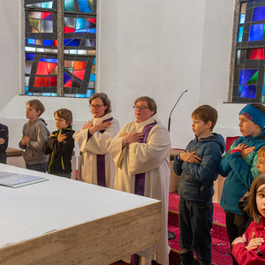 Abendmahlfeier für Kinder / Foto Haijes Am Nachmittag des Gründonnerstags fand eine Abendmahlfeier für Kinder in der Pfarrkirche statt.