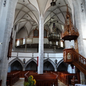    Pfarrkirche Kirchenschiff                            